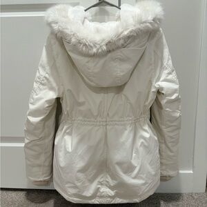 Aritzia White Mont Blanc short down parka